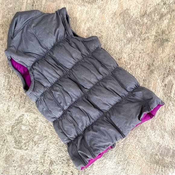 Puffer vest / jacket. Athleta Ruched down puffer jacket/vest with zip on sleeves - Picture 7 of 14